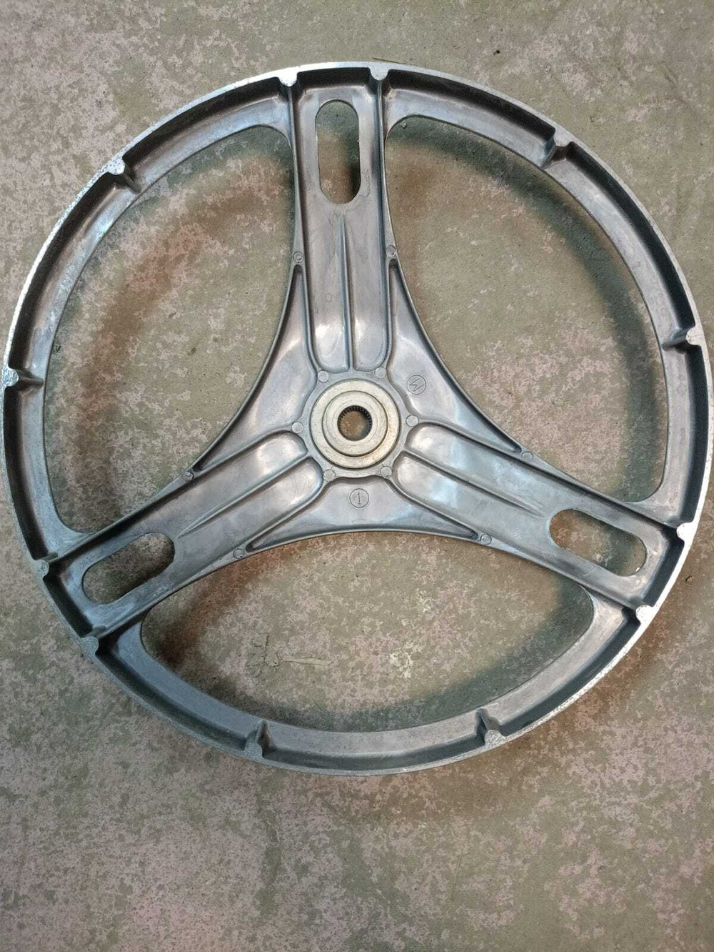 16 Шкив барабана к стиральным машинам Bosch Siemens 6001162 б/у