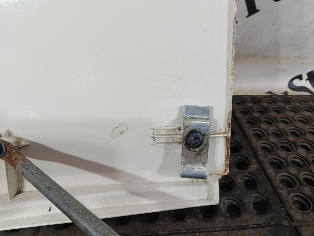 Спойлер кабины боковой левый 2018г.