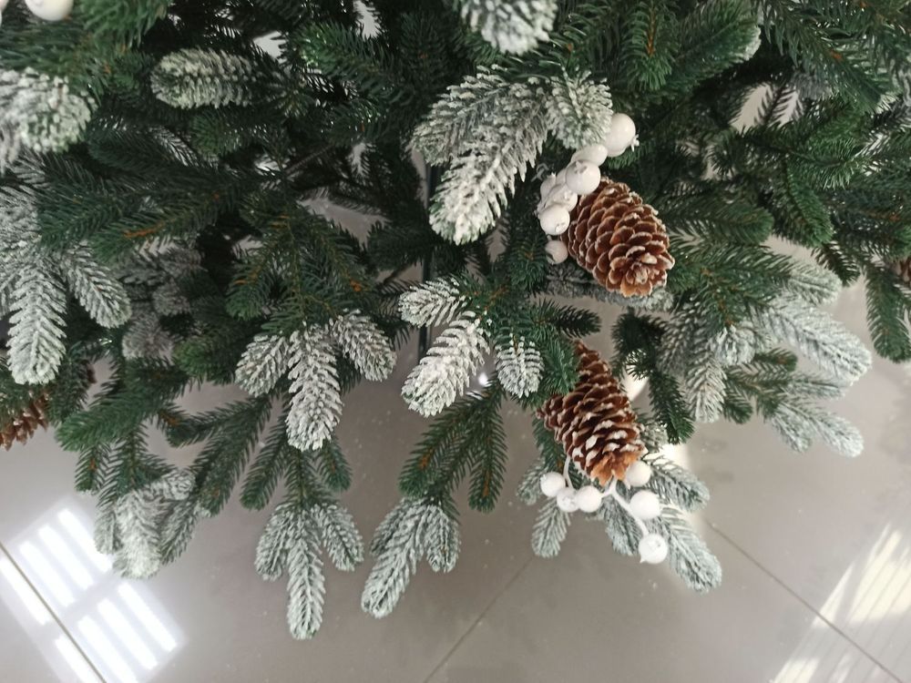 Заснеженная ель с шишками «Амелия» (хвоя Литая) 180 см / 1.8 м