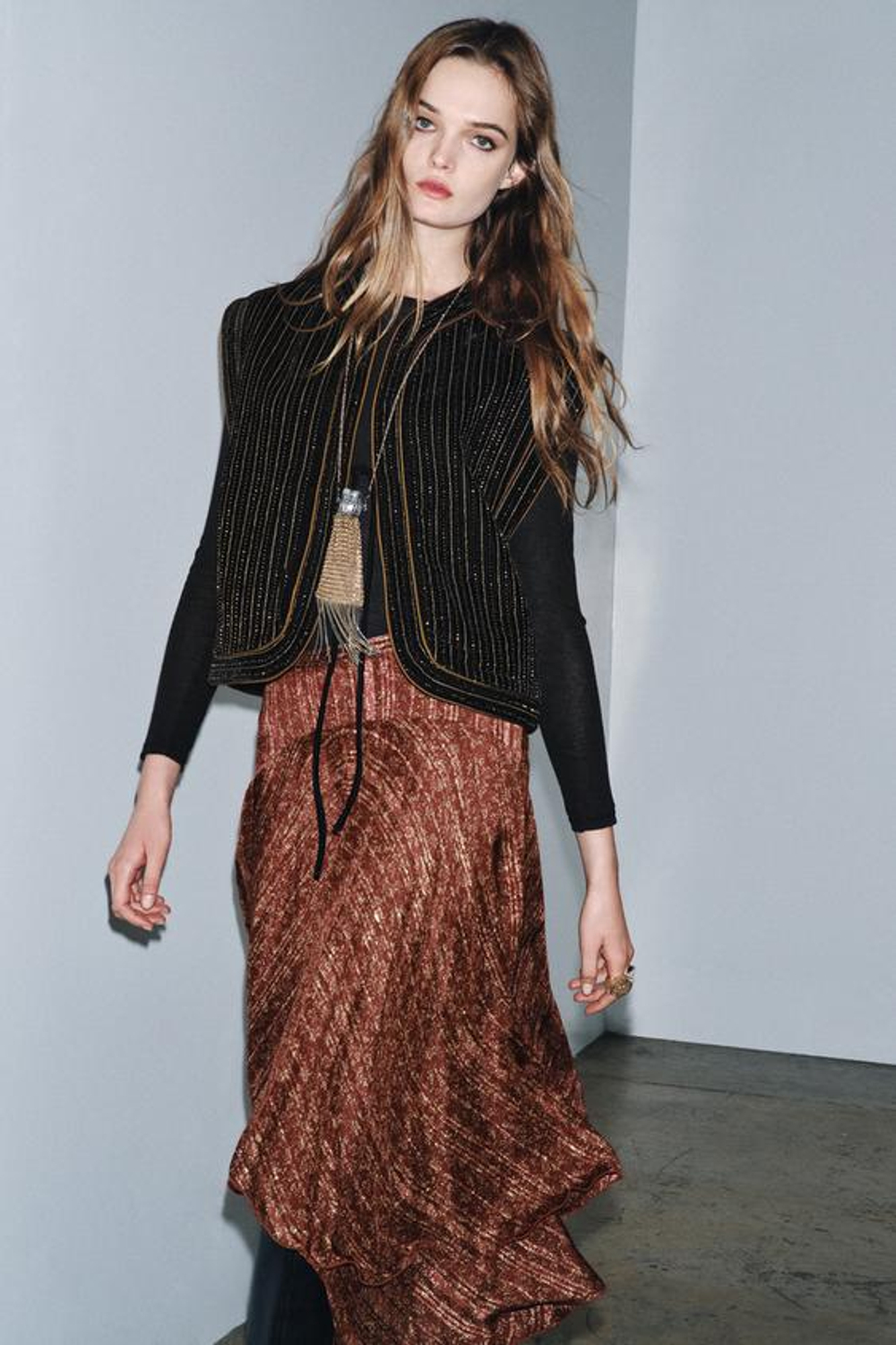 ZARA СТЕГАНЫЙ БАРХАТНЫЙ ЖИЛЕТ ZW COLLECTION LIMITED EDITION, ЧЕРНЫЙ