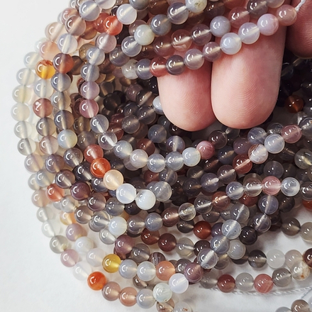 Агат Ботсвана, с персиковым подтоном, шар 4.9 - 5.1мм, цена за нить 9.5см (1/4)