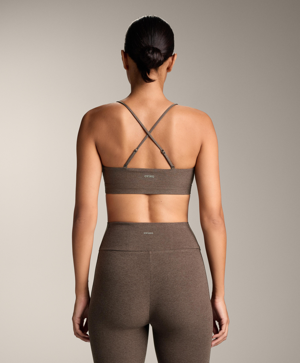 Oysho Спортивный бюстгальтер Comfortlux с перекрещивающимися бретелями и легкой поддержкой, коричневый меланж