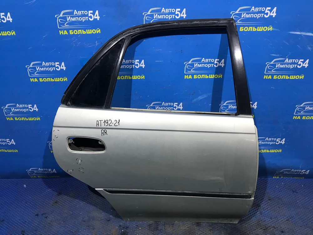 Дверь задняя правая TOYOTA CARINA 1994