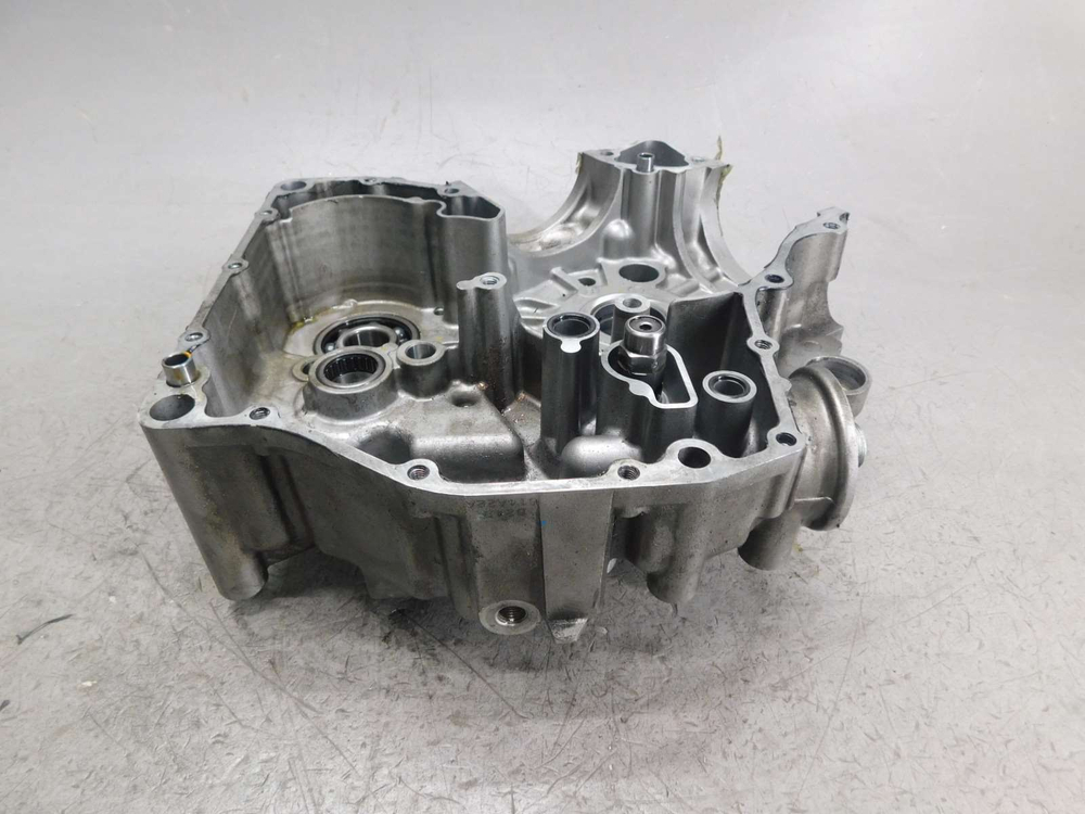 Левая часть картера Suzuki Gladius SFV400 VK58A K-510