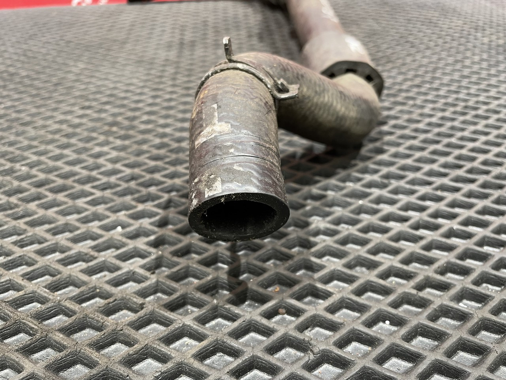 Патрубок системы охлаждения