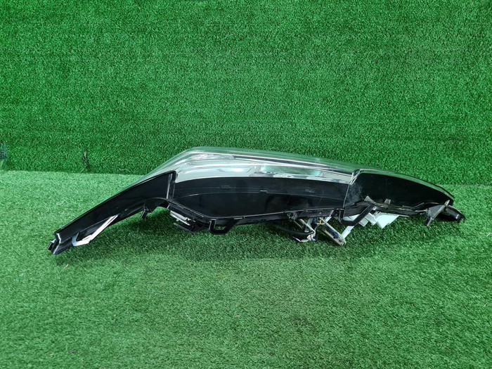 Стекло фары левое Toyota Camry xv70 (2020-н.в.)