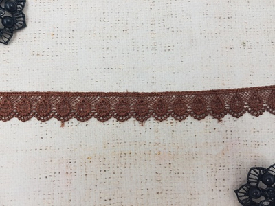 Кружево плетеное, ш. 2-2,2 см.