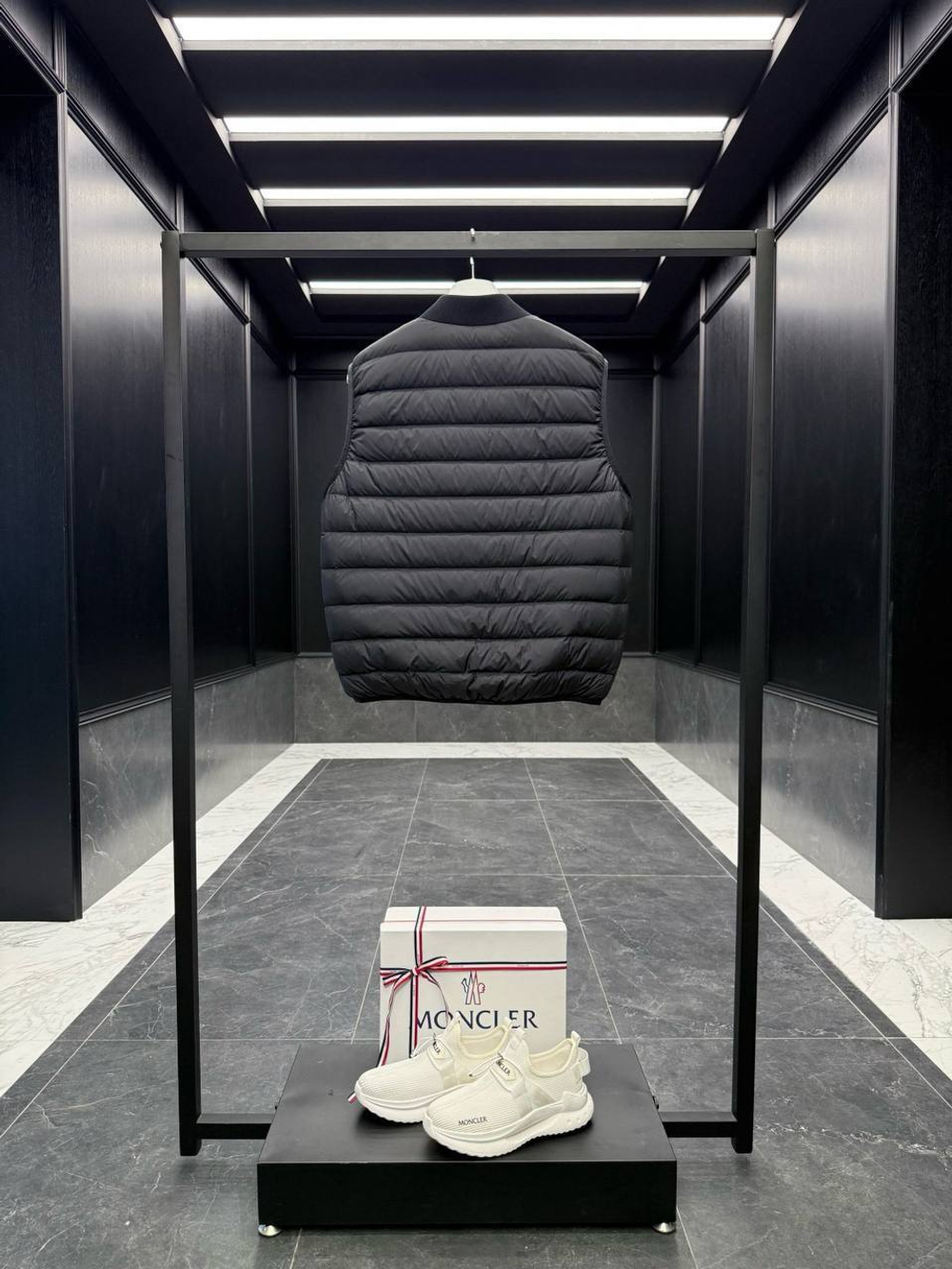 Ветровка & Безрукавка Moncler