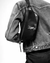 Поясная сумка Saint Laurent Cassandre Classic из кожи черный