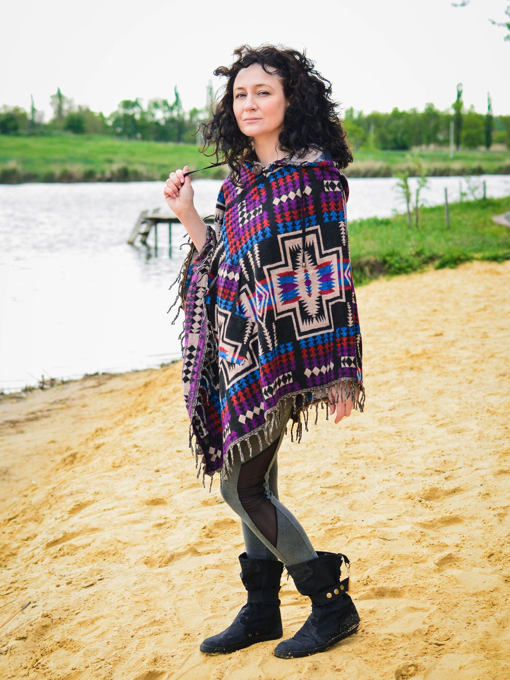Пончо женское шерстяное с орнаментом