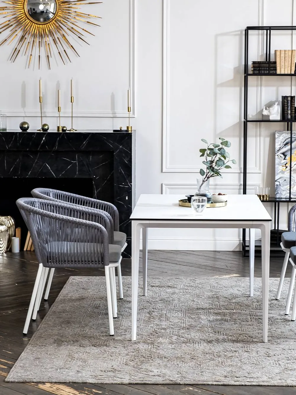 "Малага" обеденная группа на 4 персоны со стульями "Марсель", каркас белый, роуп светло-серый