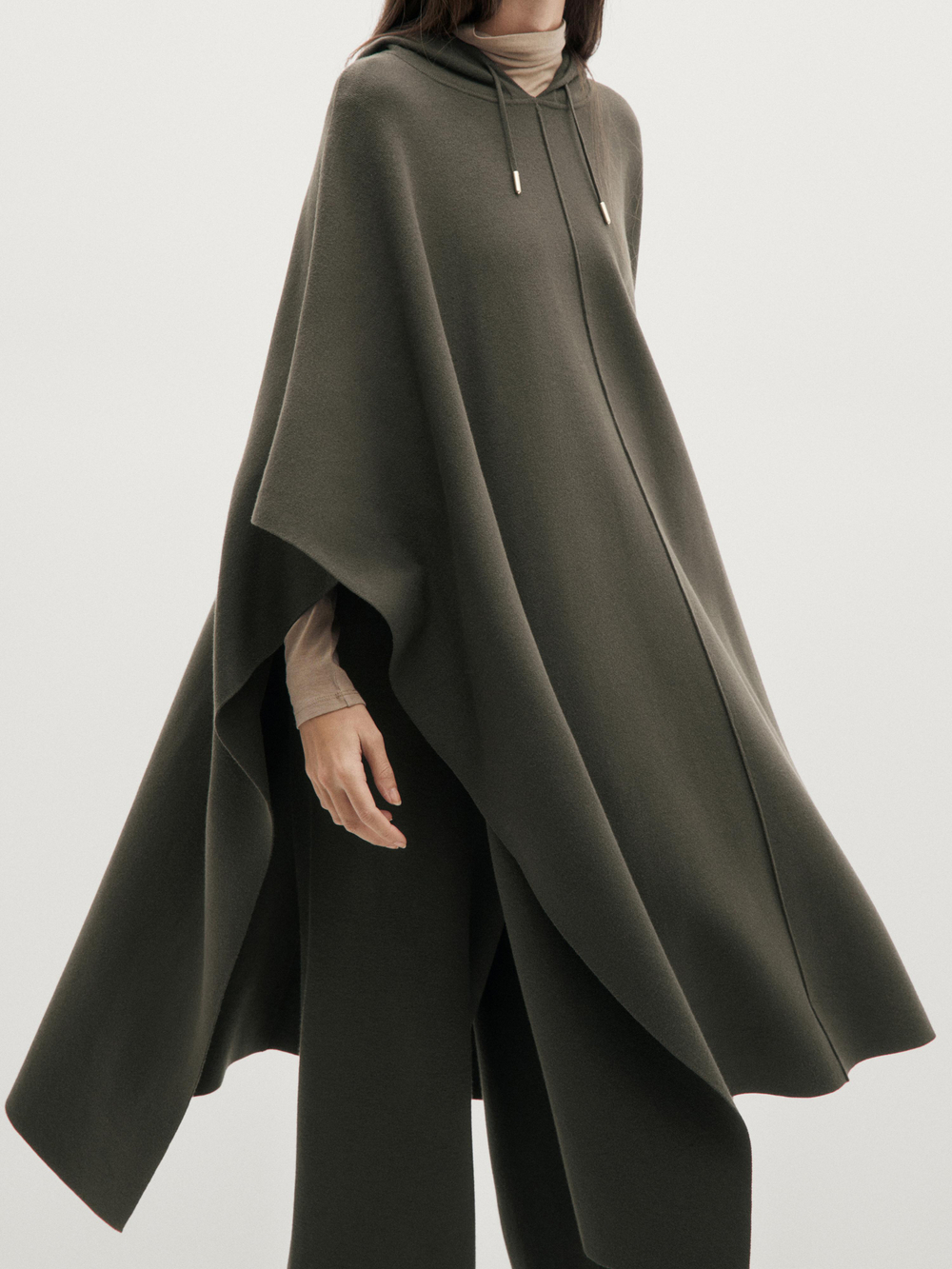 Massimo Dutti Длинная вязаная накидка с регулируемым капюшоном, серовато-зеленый
