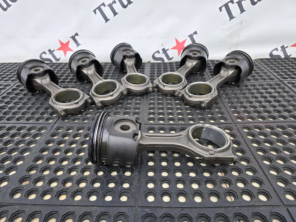 Комплект поршней с шатунами 2022г.