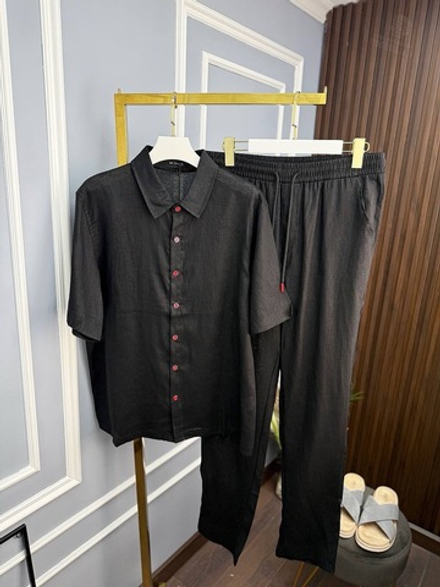 Льняной костюм Kiton