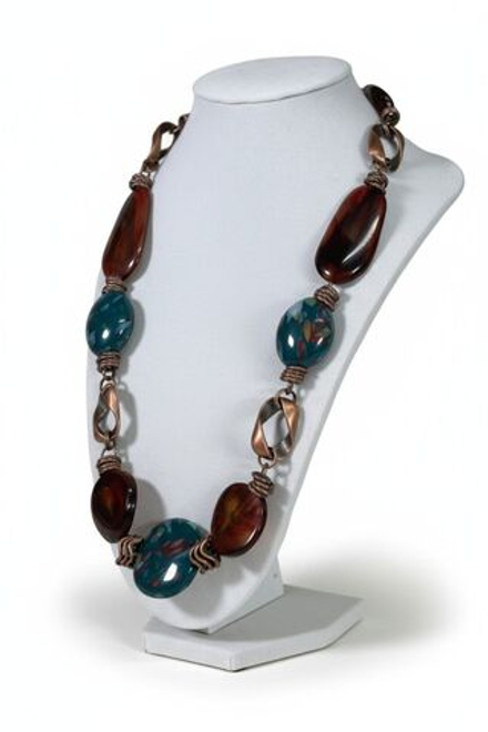 Бусы из бусин оригинального дизайна