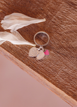 Кольцо «Хати Трио» с розовой эмалью