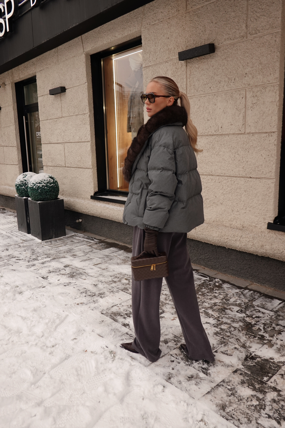 Пуховик из шерсти с английским воротником