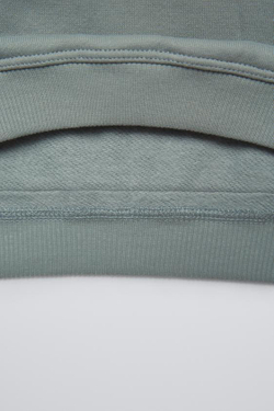 ZARA КОМПЛЕКТ ИЗ ДЖОГГЕРОВ И ТОЛСТОВКИ С ВЫШИВКОЙ, СЕРО-СИНИЙ