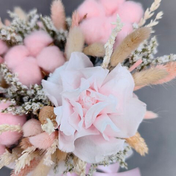 Коробка с сухоцветами в розовой гамме