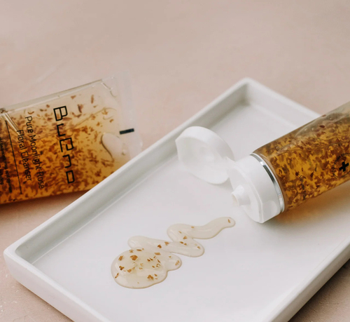 Bueno Pure Moonlight Rose Floral Cleanser гель для умывания с лепестками роз