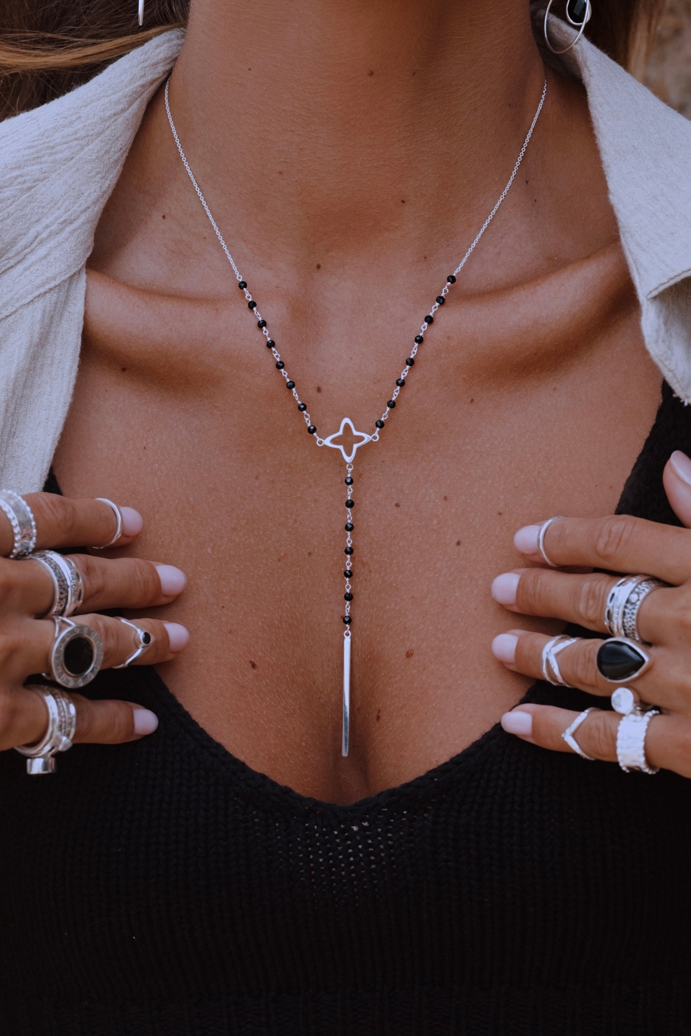 Колье-галстук «Клевер» с бусинами из черного оникса