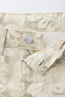 ZARA ДЖИНСОВЫЕ ШОРТЫ С ПРИНТОМ «ЛИСТЬЯ», ЖЕЛТЫЙ