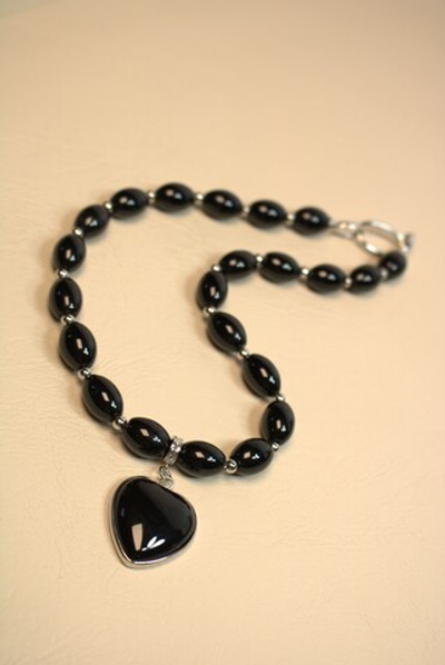 Колье из натурального черного агата "Черное сердце"