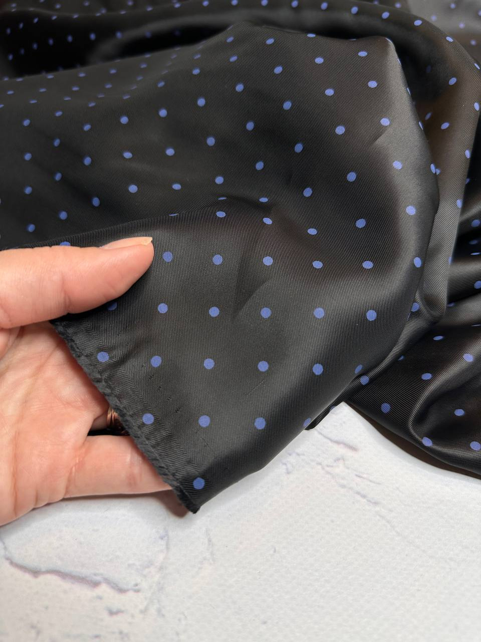 Вискоза подкладочная с узором (100%вискоза, Черный фон/фиолетово-синий мелкий горох, 137, 75 гр/м2)