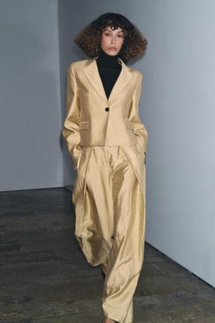 ZARA УКОРОЧЕННЫЙ БЛЕЙЗЕР ИЗ ТКАНИ С МЕТАЛЛИЧЕСКИМ БЛЕСКОМ — ZW COLLECTION, ЗОЛОТИСТЫЙ