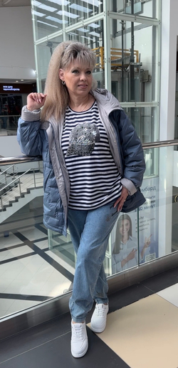 Весенняя курточка в джинсовом цвете с серой подкладкой