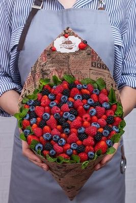 Букет из клубники и ягод