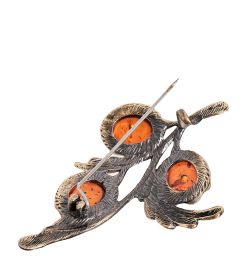 AM-2028 Брошь «Веточка шиповника» (латунь, янтарь)