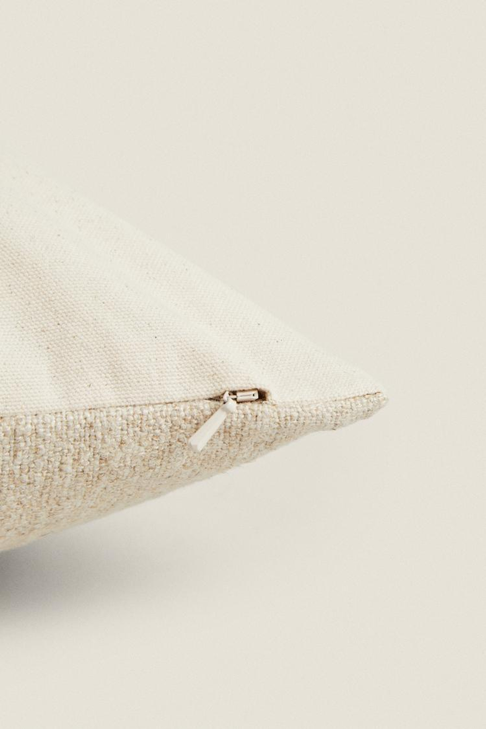 ZARA HOME ЧЕХОЛ ДЛЯ ДЕКОРАТИВНОЙ ПОДУШКИ С ВЫШИВКОЙ В ПОЛОСКУ, СВЕТЛО-БЕЖЕВЫЙ