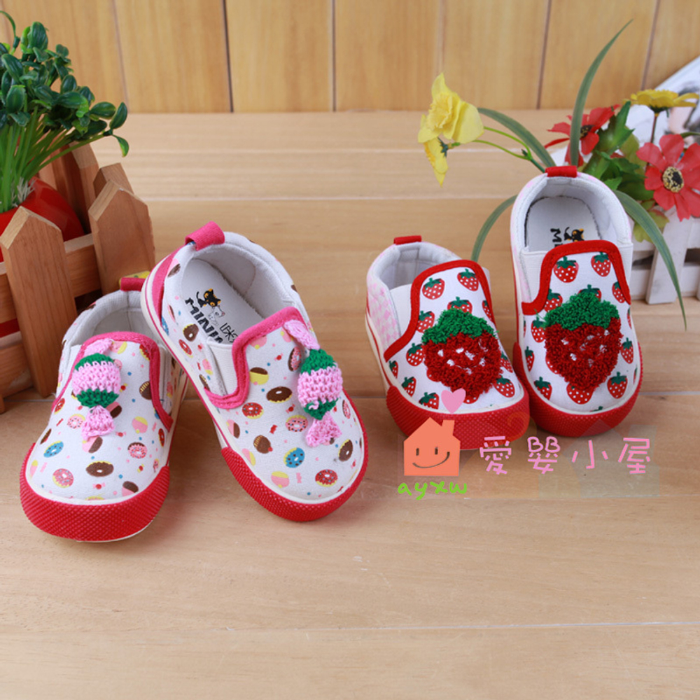 Кеды детские на резинках с принтами и аппликациями