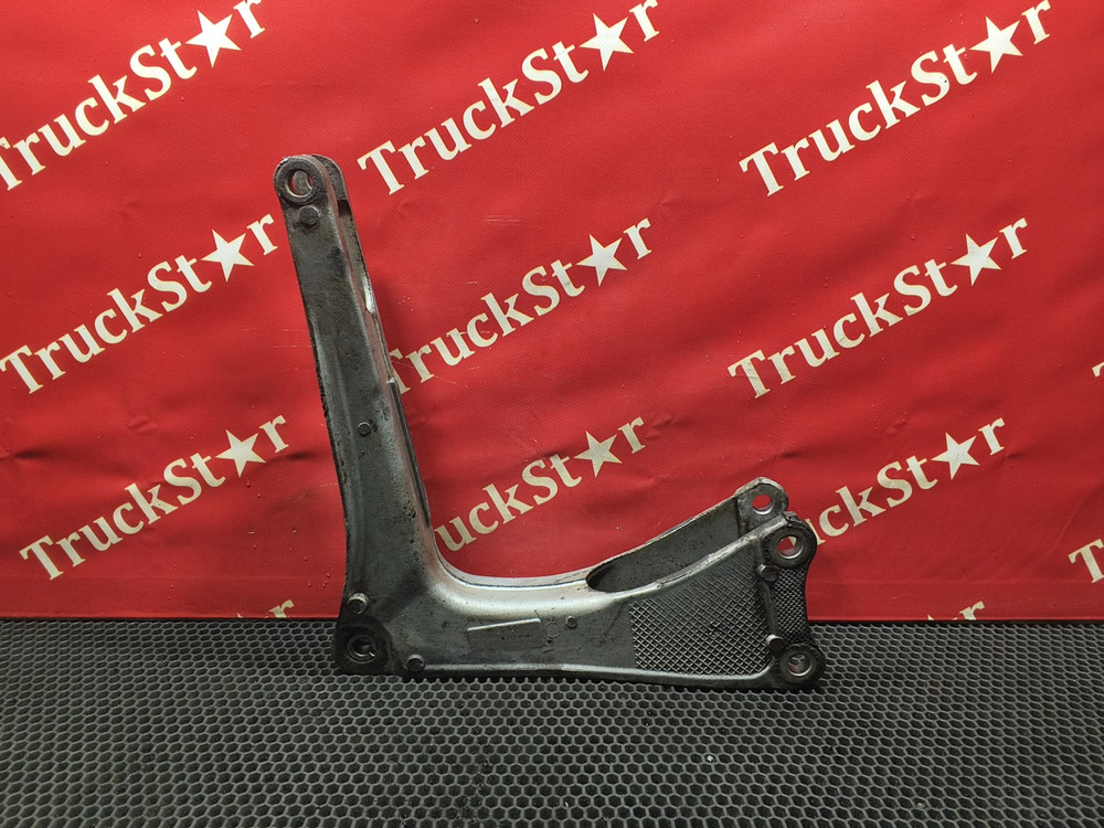 Кронштейн подъема кабины.