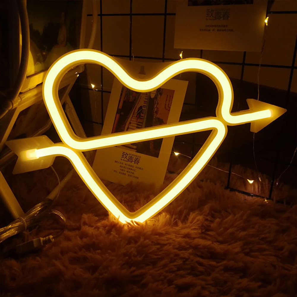 Световая фигура "Сердце со стрелой" желтое 18х28 см