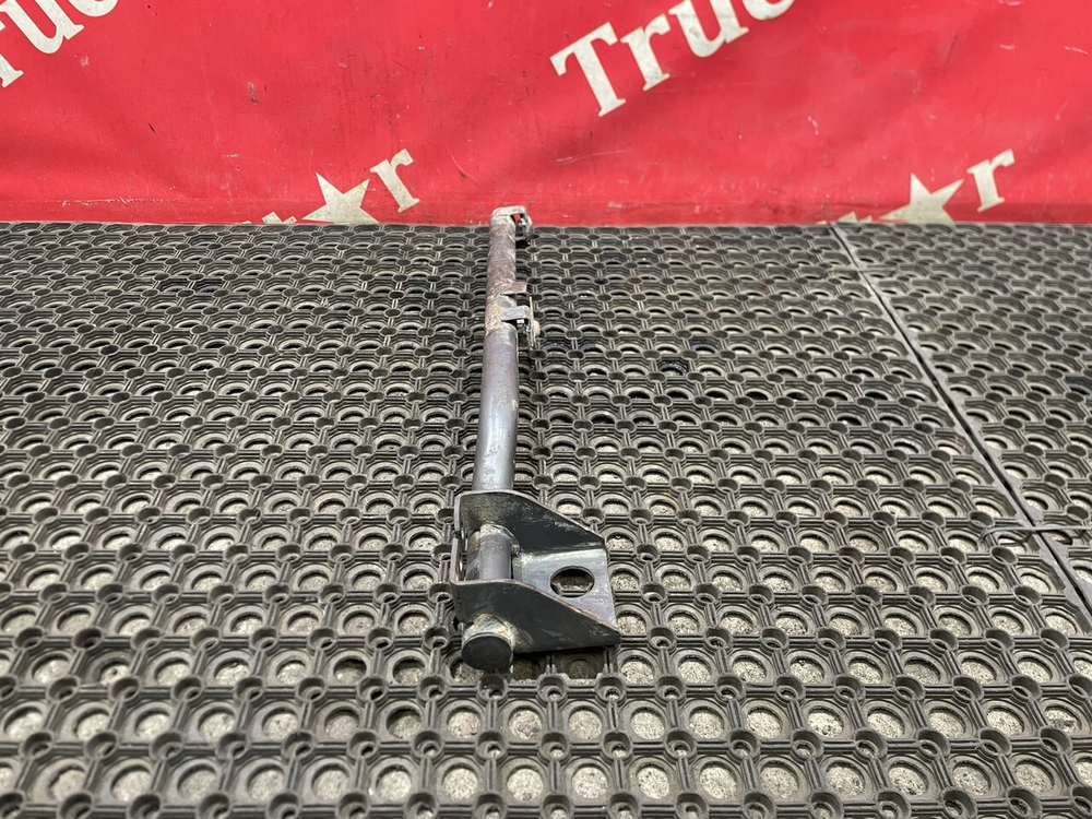 Кронштейн крыла переднего правого