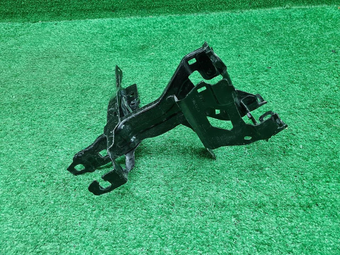 Кронштейн фары правый BMW 3er G20 (2018-н.в.)