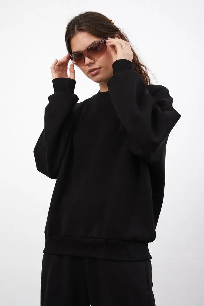 Утепленный свитшот черного цвета