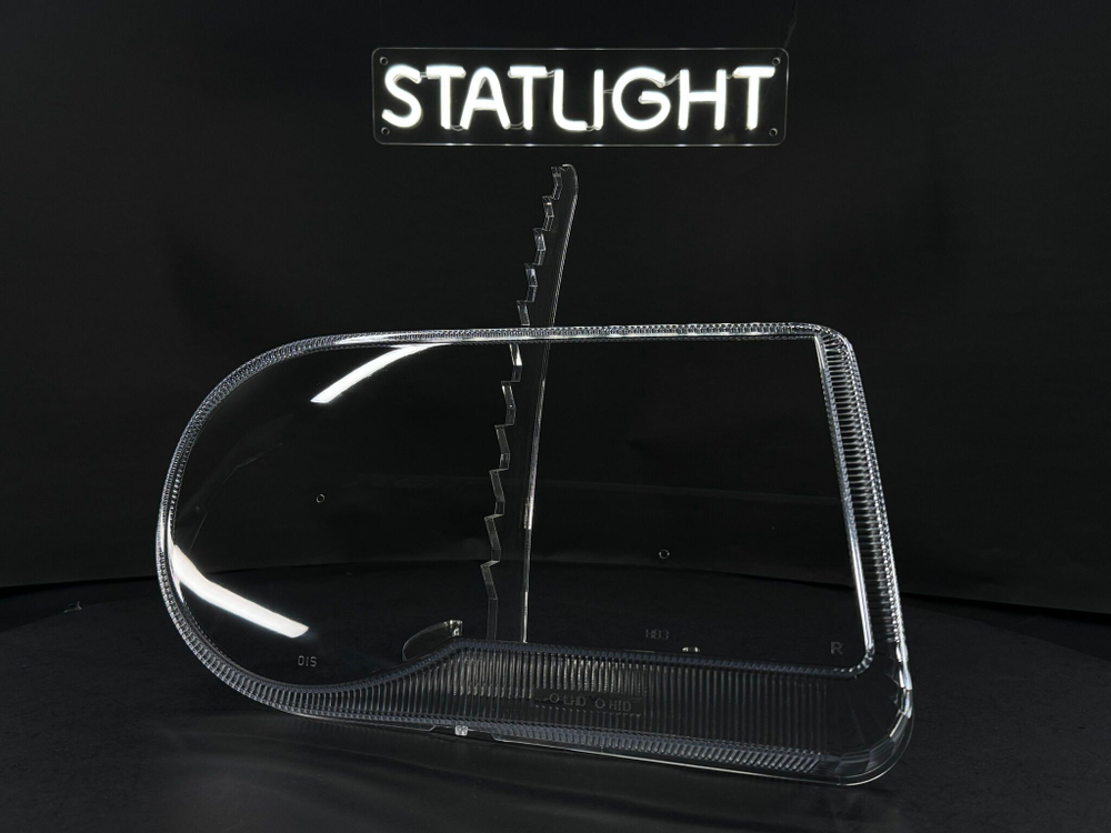 Правое стекло фары Chrysler 300C 1 2007-2011