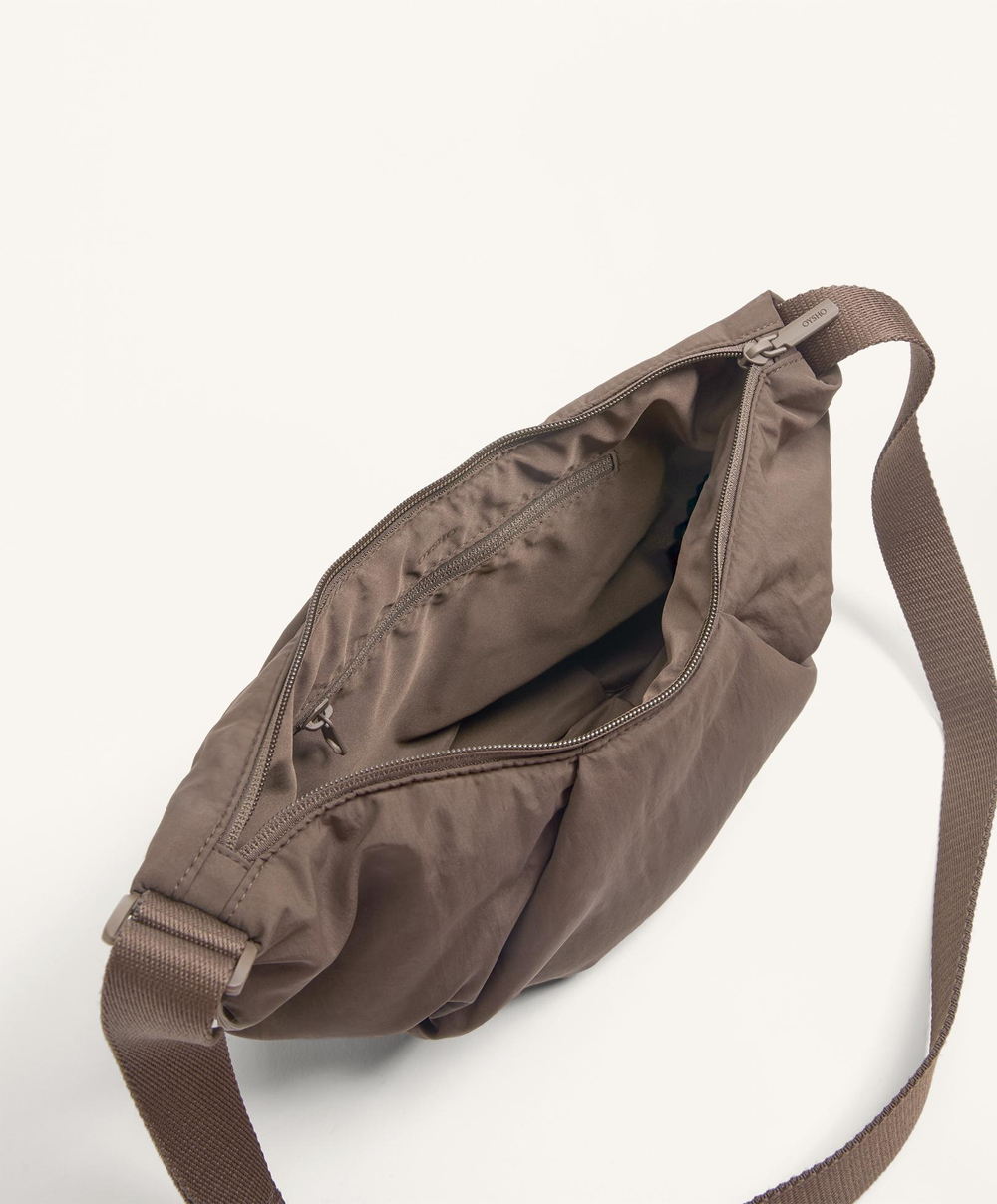 OYSHO Стеганая мини-сумка с плечевым ремнем, кротовый