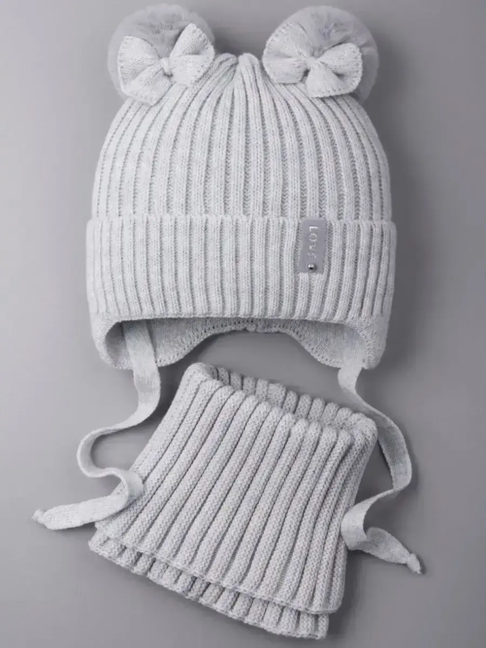 Шапка зимняя вязаная и снуд