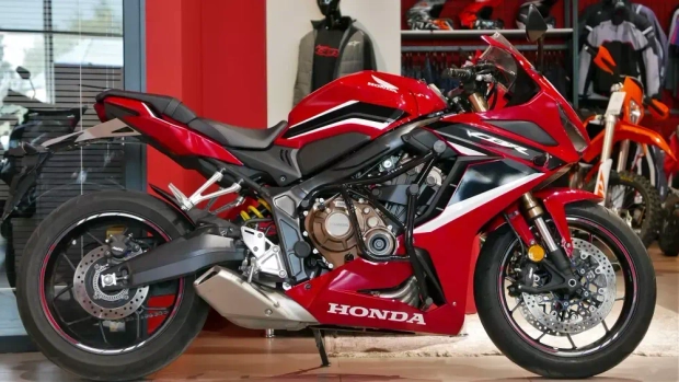 Honda CBR 650R red