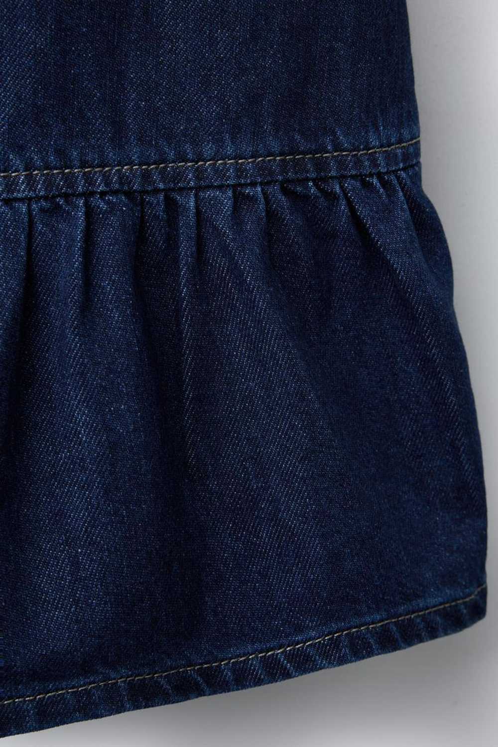 ZARA ДЖИНСОВОЕ ПЛАТЬЕ С УЗОРОМ «БАНТЫ», СИНИЙ