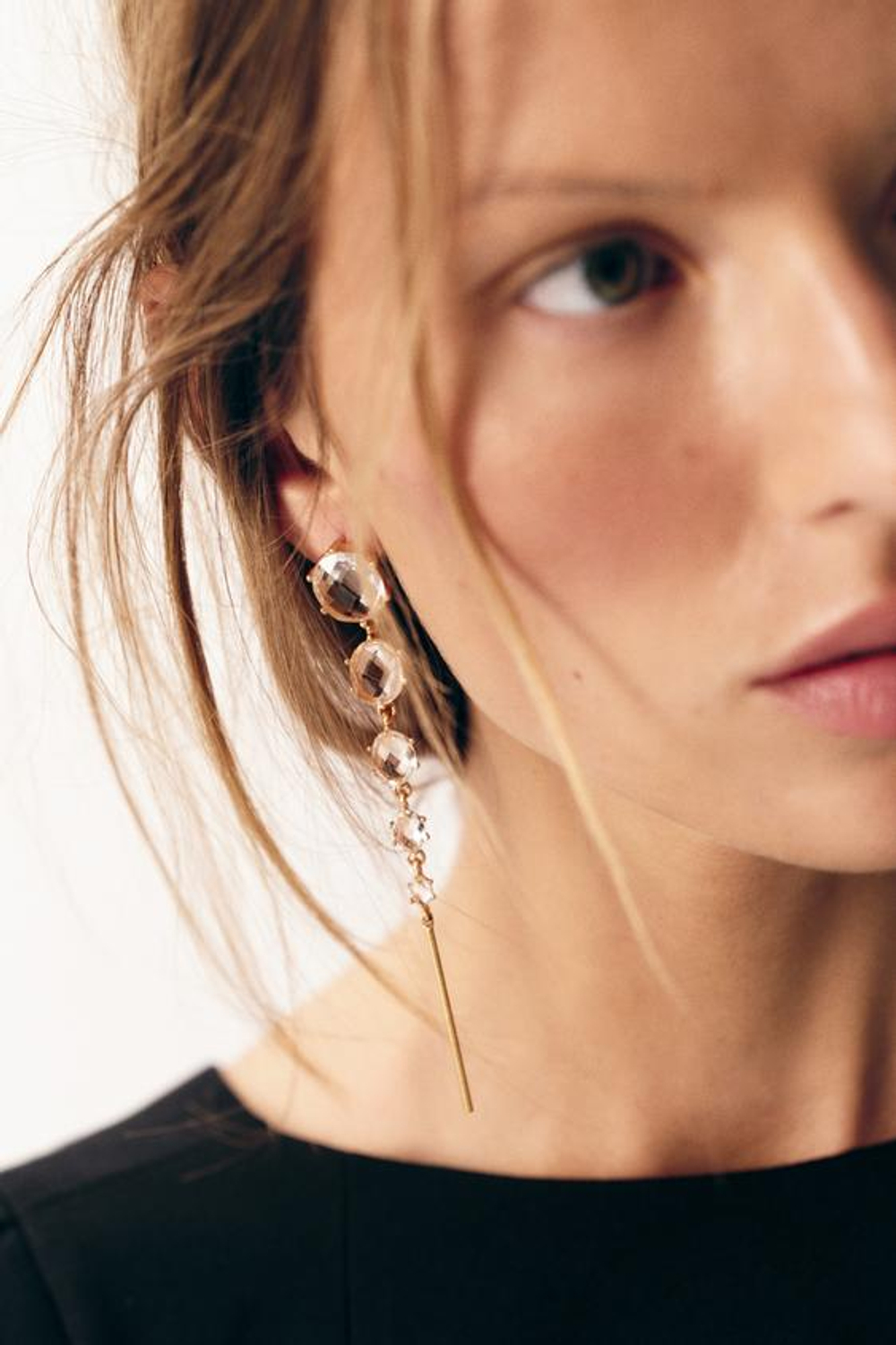 ZARA ДЛИННЫЕ СЕРЬГИ СО СТРАЗАМИ, ЗОЛОТИСТЫЙ