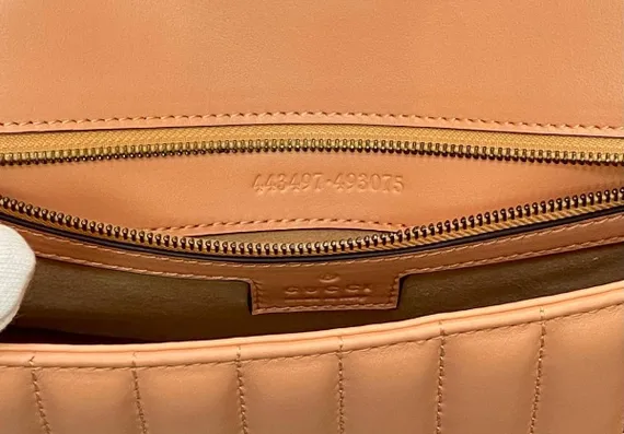 Сумка через плечо Gucci GG Marmont с матовой отделкой персиковый