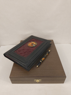 Ежедневник А5 "Жар-птица" (обложка из натуральной кожи) и ручкой с росписью Палех в футляре