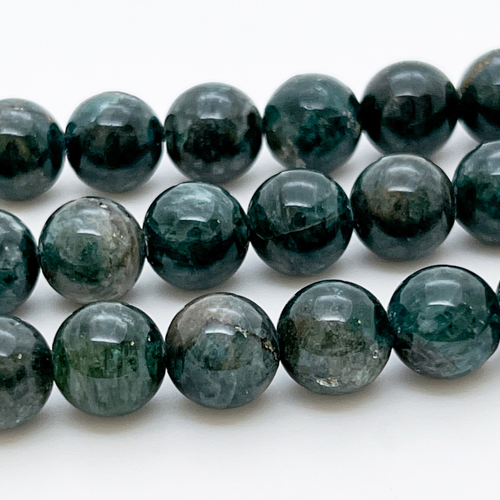 Апатит зеленый бусины, диаметр 9,9-10,1 мм, цена за 9 шт (1/4 нити)