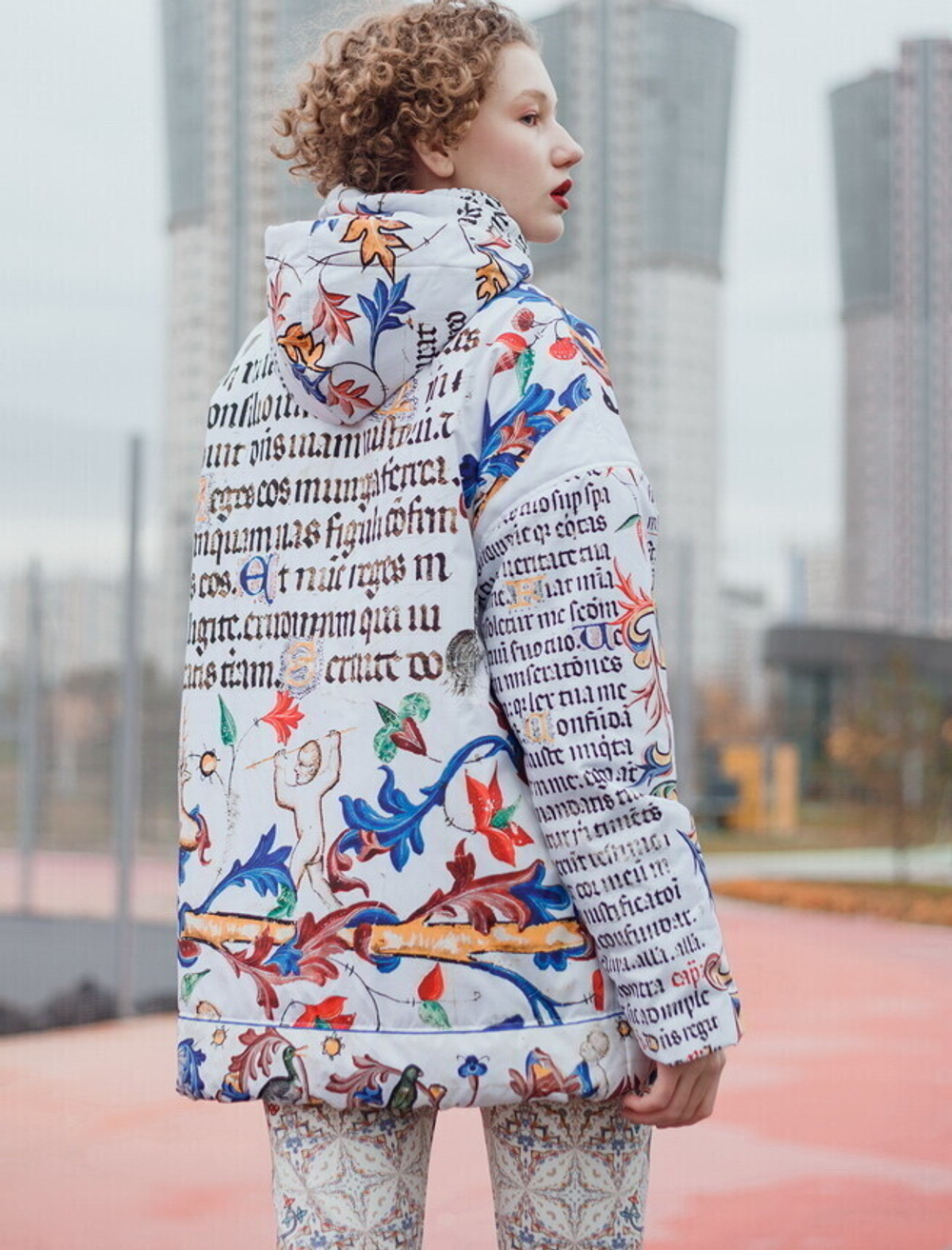 Куртка «Манускрипт», по мотивам готического шрифта и иллюстраций из Бревиария короля Мартина Арагонского