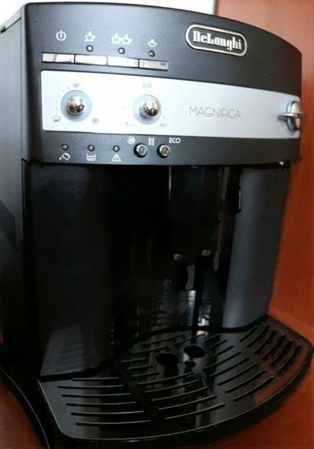 Кофемашина De'Longhi ESAM 3000 B
